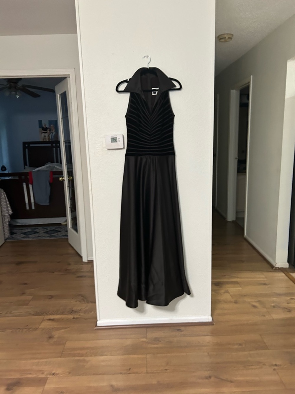 Tadashi Shoji Black Sleeveless V-Neck Maxi Dress